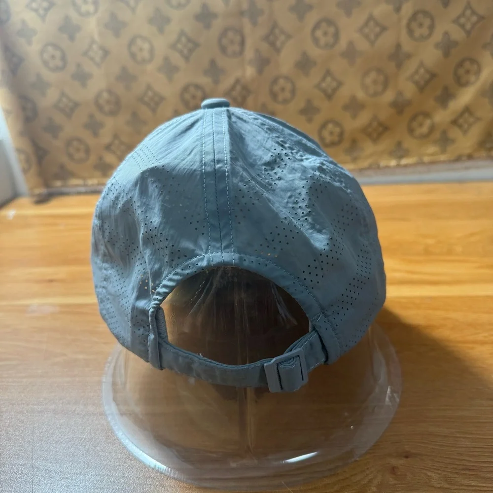 ALO Yoga gray lightweight logo baseball cap